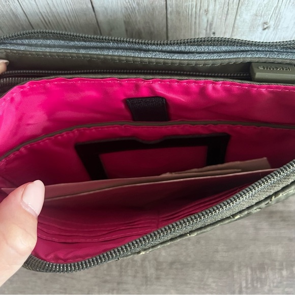 Ihkwip Olive Quilted Triple Entry Crossbody Bag New - Picture 3 of 4